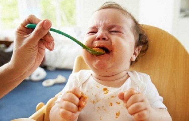 Cần đưa trẻ đi khám ngay nếu trẻ quấy khóc suốt ngày