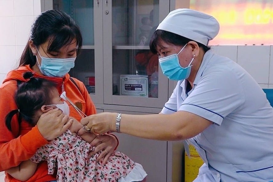 Tiêm vaccine đầy đủ và đúng lịch là cách phòng bệnh ho gà hiệu quả nhất.