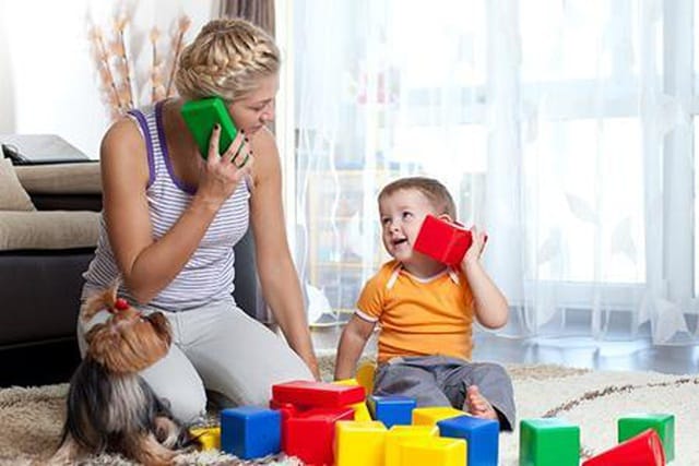 Dùng đồ chơi dạy trẻ chậm nói