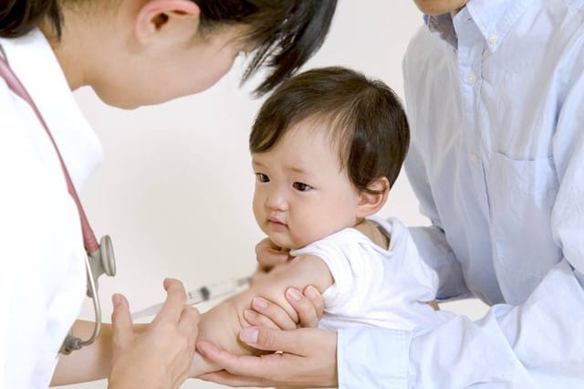 Chủ động tiêm vaccine phòng bệnh là vô cùng cấp thiết.