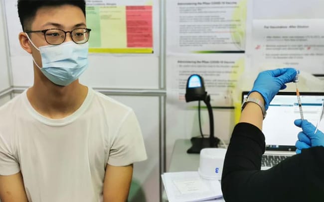 Cần tiêm vaccine để phòng bệnh COVID-19 cho trẻ em.