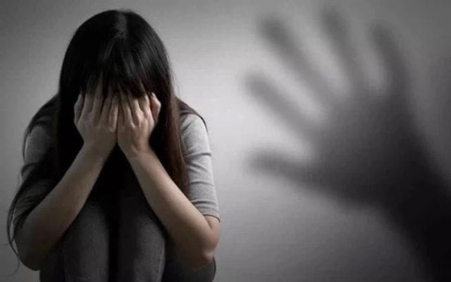Trẻ tự kỷ thường không thích người khác động chạm vào người