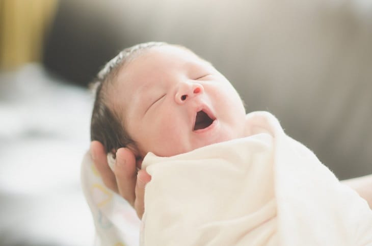 Ho, sổ mũi là triệu chứng phổ biến ở trẻ sơ sinh, nhất là khi giao mùa.