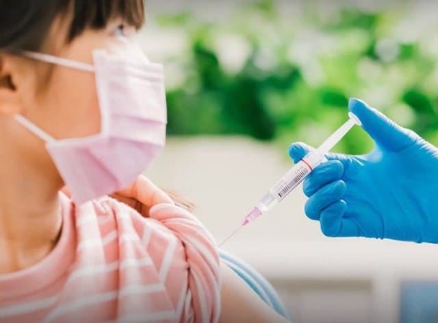 FDA Hoa Kỳ đã cấp phép tiêm vaccine ngừa COVID-19 của Pfizer/BioNTech cho trẻ từ 12 tuổi trở lên