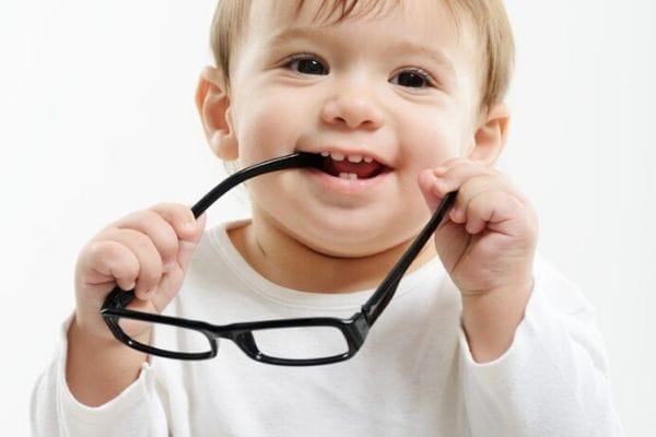 Trẻ sơ sinh thì sữa mẹ chính là nguồn cung cấp DHA dồi dào và tốt nhất