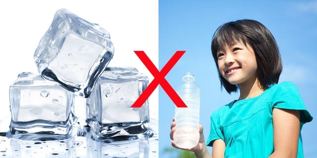 Hạn chế ăn độ lạnh, uống nước đá sẽ giảm được tình trạng vi khuẩn xâm nhập dẫn đến viêm họng cấp.