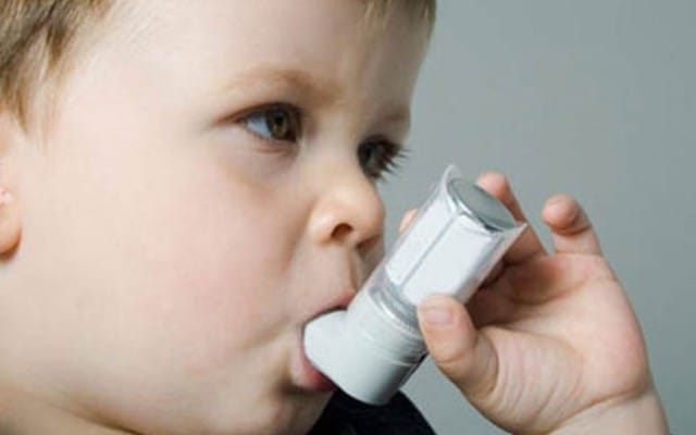 Tình trạng khó thở là biểu hiện rõ nhất của hen phế quản.