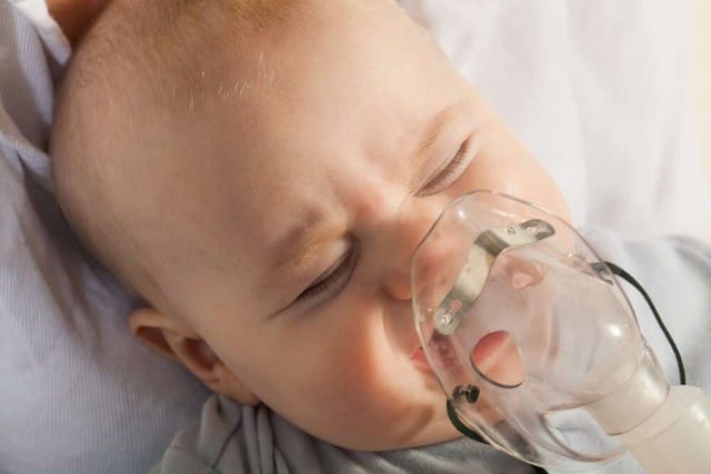 Khi bị thoát vị hoành, bệnh nhân thường có dấu hiệu suy hô hấp.