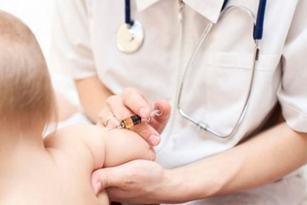 Điều trị bệnh lao ở trẻ cần đúng với hướng dẫn của thầy thuốc, điều trị đủ thời gian (6-9 tháng), đủ liều lượng thuốc, đúng phác đồ thì bệnh mới ổn định.