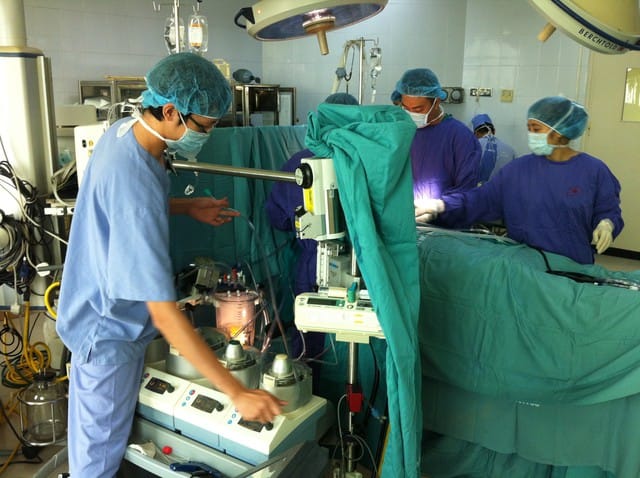 Một ca phẫu thuật tim tại khoa Phẫu thuật Tim mạch, Bệnh viện TWQĐ108.