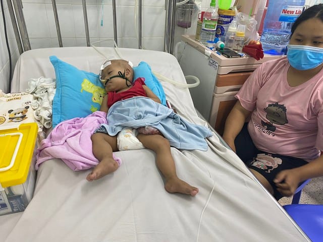 Trẻ nhũ nhi, trẻ có bệnh nền là những trẻ có nguy cơ trở nặng cao hơn khi mắc các bệnh hô hấp. (Ảnh:P.T)