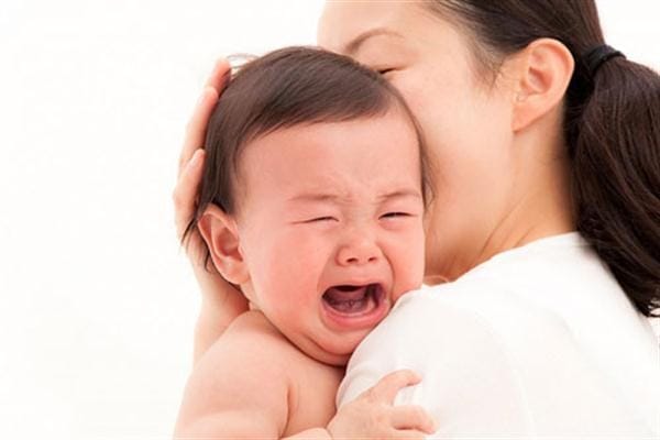 Khóc dai dẳng ở trẻ sơ sinh (cơn Colic) là một trong những vấn đề gây khó chịu nhất ở trẻ. Ảnh minh hoạ.