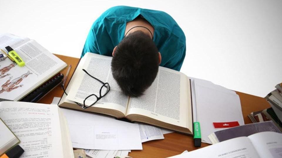 Stress thường có diễn biến âm thầm, là kết quả của một thời gian tích tụ, dồn nén áp lực.