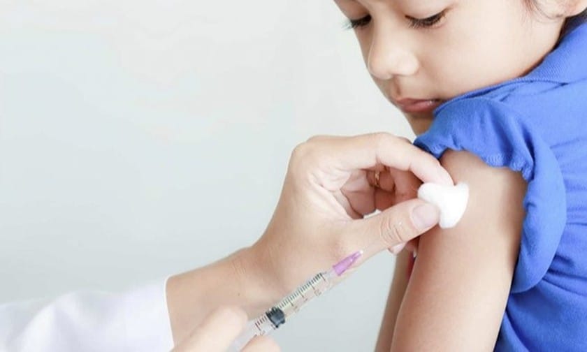 Tiêm vaccine là một trong những biện pháp cần làm để phòng bệnh cúm ở trẻ nhỏ.