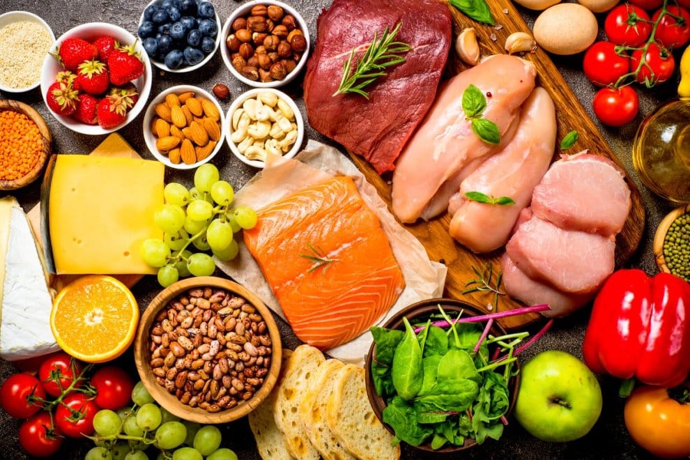 Cần tăng cường cho trẻ thực phẩm bổ dưỡng để giúp trẻ tăng sức đề kháng, chống lại bệnh tật.