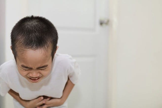 Cha mẹ cần phân biệt trẻ bị tiêu chảy cấp do Rotavirus hay các lý do khác để điều trị kịp thời.