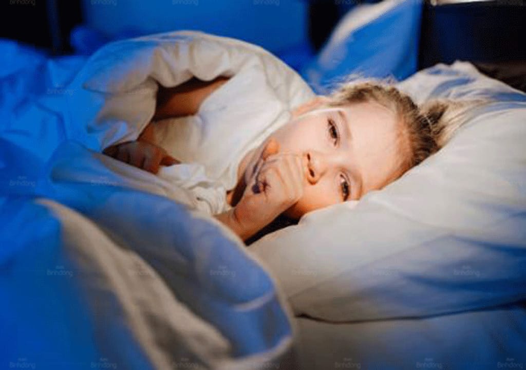 Ho về đêm khi ngủ là vấn đề thường gặp ở trẻ. Ảnh minh hoạ.