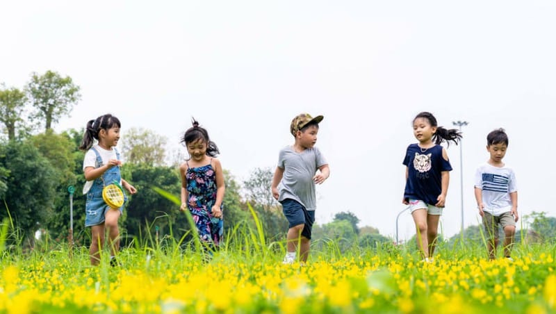 Trẻ cần được vận động ít nhất 60 phút mỗi ngày thông qua các hoạt động phù hợp