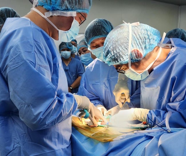 Một ca phẫu thuật tại khoa Nam học và Y học giới tính, Bệnh viện Đại học Y Hà Nội.