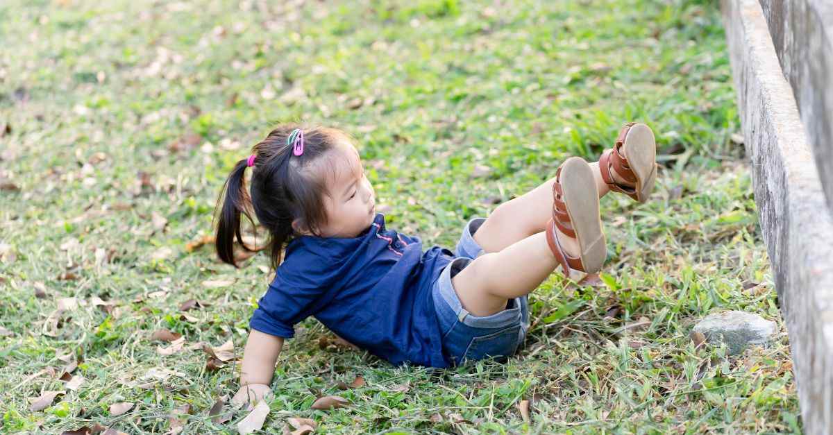 Trẻ hiếu động nên dễ bị tai nạn thương tích, trong đó ngã là thường gặp nhất. Ảnh minh hoạ.