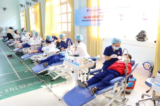 Nha học đường theo mô hình Trường – Trạm giúp phát hiện và điều trị sớm các bệnh lý răng miệng ngay tại trường học.