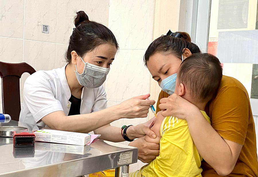 Tiêm vaccine là biện pháp duy nhất phòng bệnh sởi.