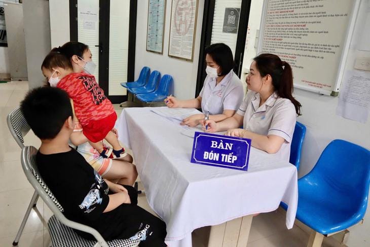 Nếu nghi ngờ trẻ có các dấu hiệu tự kỷ hãy đưa trẻ đi khám ngay tại các cơ sở y tế chuyên khoa. Ảnh minh họa Kim Oanh.