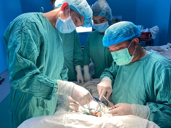 Biến chứng teo thực quản bẩm sinh và yếu tố nguy cơ