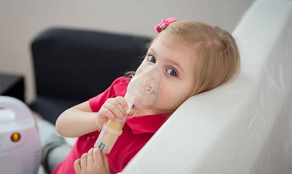 Nguy cơ mắc COVID-19 trầm trọng ở trẻ hen phế quản không được kiểm soát