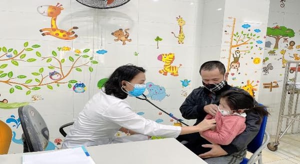 Sốt xuất huyết ở trẻ em kéo dài bao lâu? Dấu hiệu cảnh báo cần nhập viện