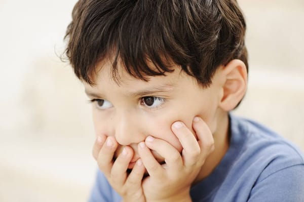 Bệnh tự kỷ ở trẻ: Dấu hiệu nhận biết và những tiên lượng
