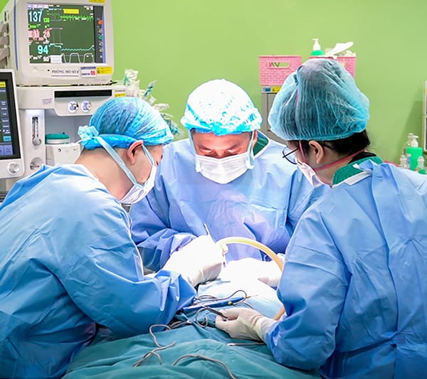 U nang bạch huyết vùng cổ đe doạ tính mạng bé gái chỉ sau 1 đêm