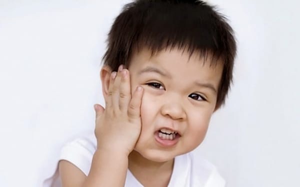 Trẻ bị viêm tuyến nước bọt khi nào cần nhập viện?