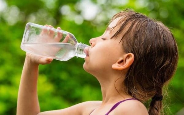 Say nắng, say nóng, mệt lả ở trẻ em nguy hiểm thế nào?