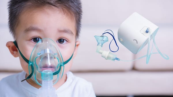 Trẻ bị viêm phế quản: Cha mẹ cần làm gì để phòng tránh biến chứng nguy hiểm?