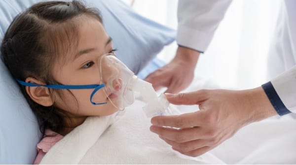Viêm phổi ở trẻ có lây không? Dấu hiệu cha mẹ cần biết
