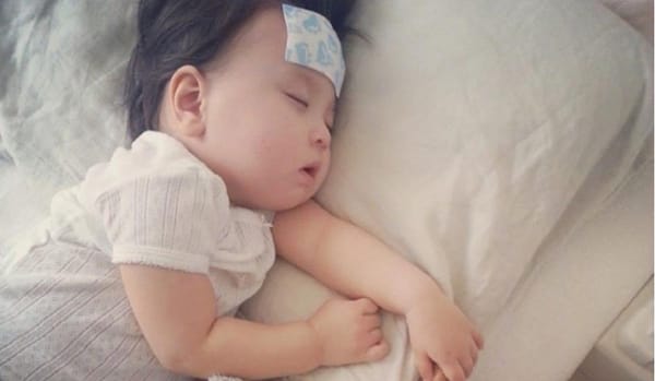 3 điều cần biết khi chăm sóc trẻ bị sốt