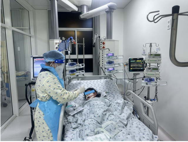 TPHCM: Bé gái 6 tuổi nguy kịch do nhiễm vi khuẩn não mô cầu