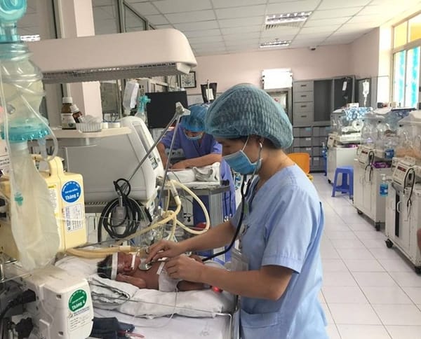 Dấu hiệu nguy hiểm trẻ nhiễm virus hợp bào hô hấp cần nhập viện ngay