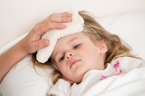 Biến chứng nguy hiểm của sốt siêu vi ở trẻ em
