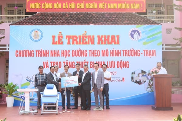 Bệnh viện Răng Hàm Mặt TW TPHCM hỗ trợ thiết bị nha khoa cho Kon Tum thúc đẩy mô hình nha học đường