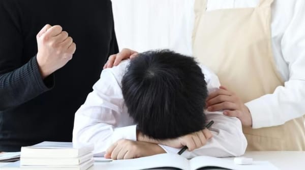 Trẻ dễ mắc lo âu, trầm cảm vì áp lực thi cử: Cha mẹ cần làm gì?